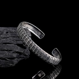 925 AYAR GÜMÜŞ DESEN MOTİFLİ ERKEK KELEPÇE BİLEKLİK